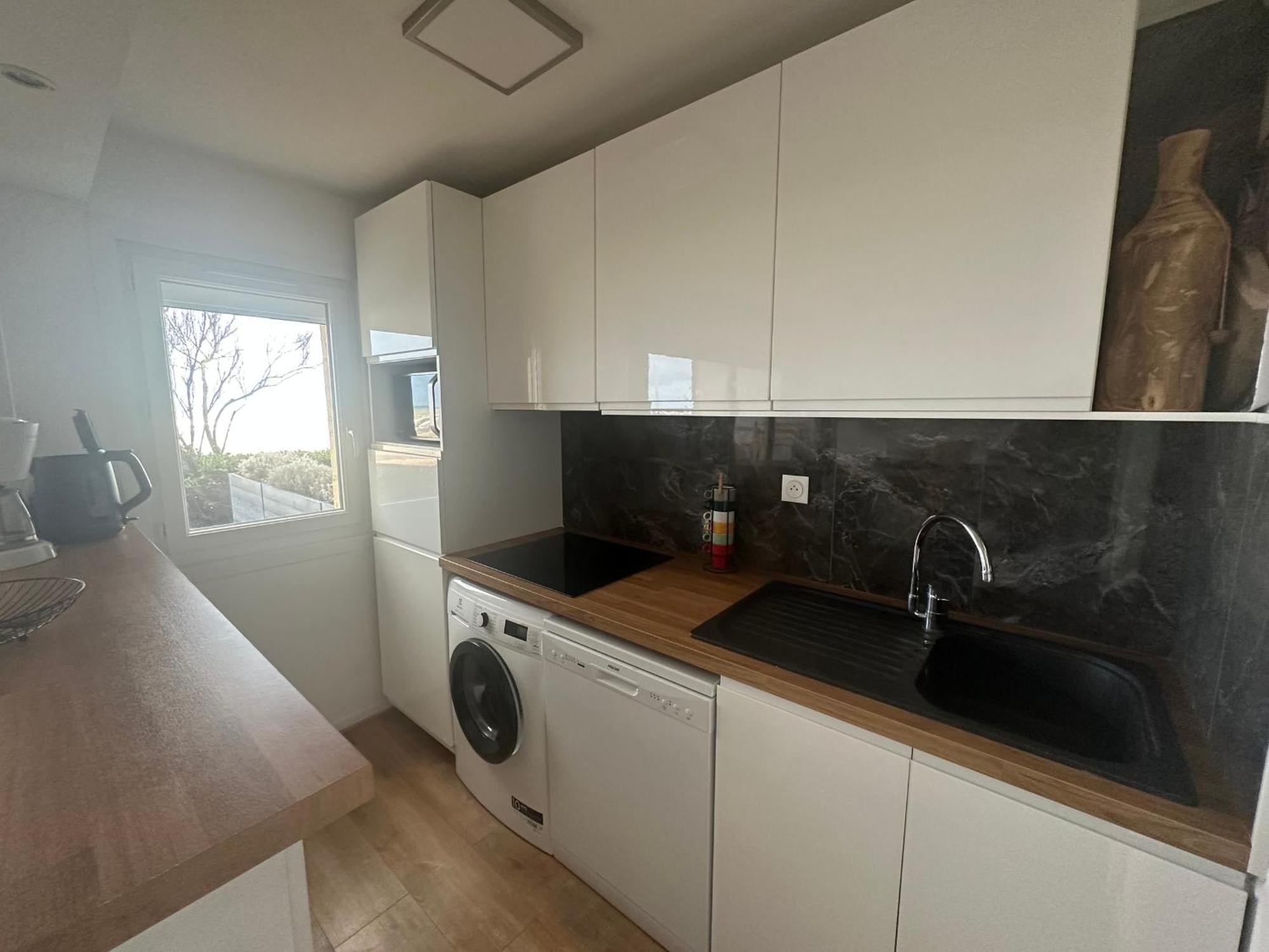Apartment 2p, Rez-de-jardin, Acces Plage, Animaux Ok, Parking, Internet Inclus - Fr-1-487-355